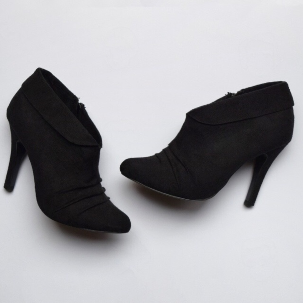 Chartlotte Russe Black Pointy Heeled Ankle Booties